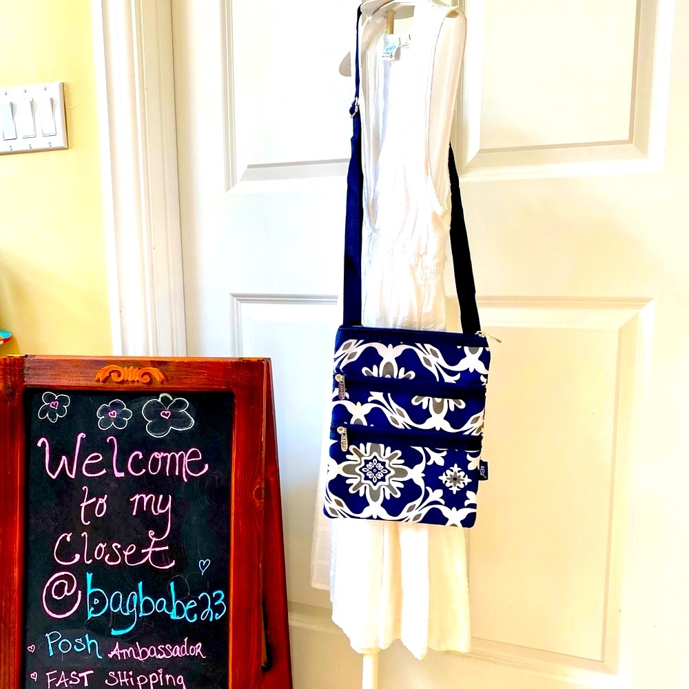 🌞Navy Damask crossbody bag! New!